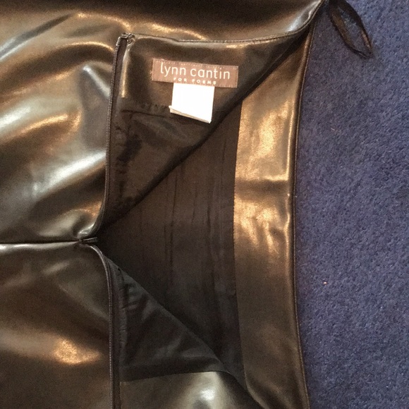 BLACK Lynn Cantin for Poems Faux leather skirt asymmetric hem. Fully lined. - Picture 5 of 8